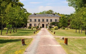 LES ACTIVITÉS DE LA MAISON DUPONT…